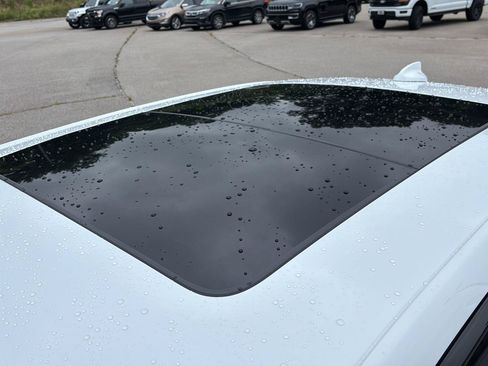 Used 2023 Chrysler 300 C RWD image 6