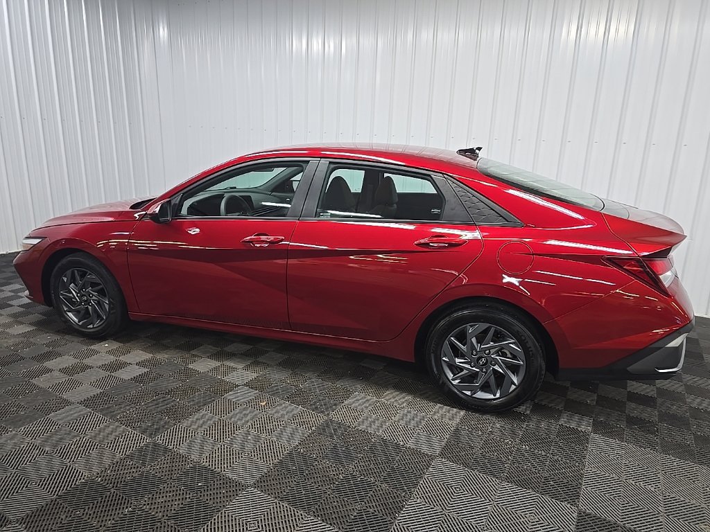 Used 2024 Hyundai Elantra SEL FWD image 4