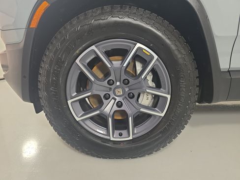 Used 2023 Rivian R1S Adventure AWD/4WD image 9