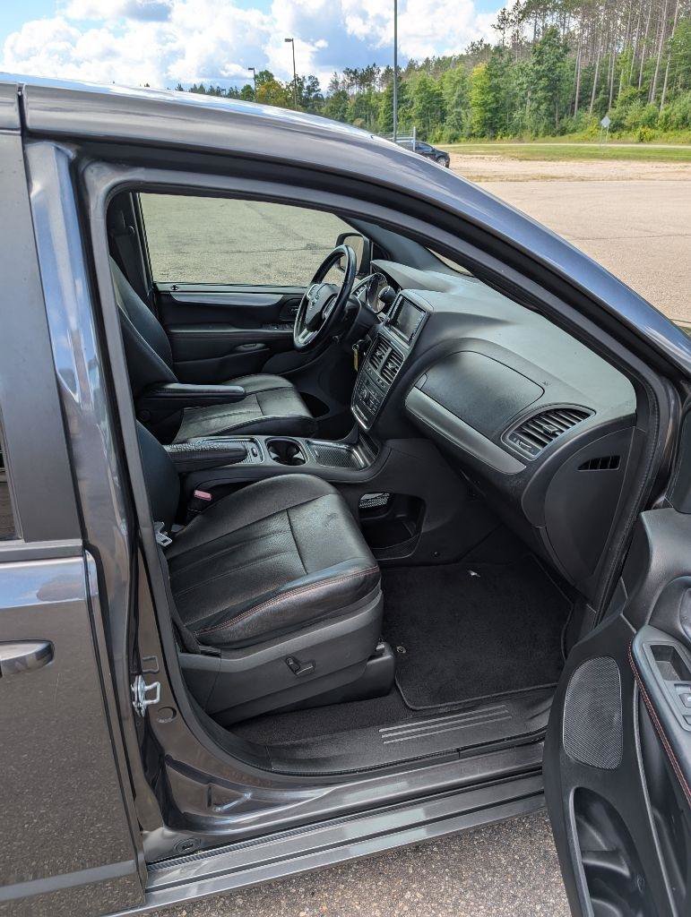 Used 2019 Dodge Grand Caravan GT FWD image 17