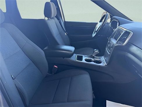 Used 2021 Jeep Grand Cherokee Laredo image 13