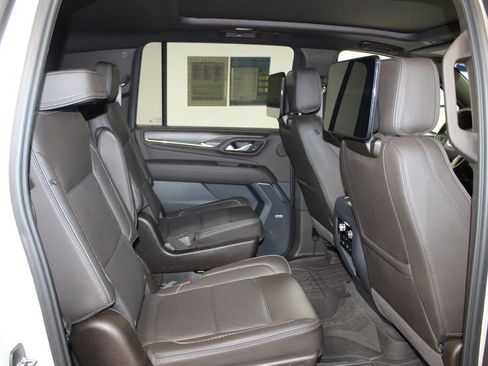 Used 2024 GMC Yukon XL Denali w/ Denali Reserve Package AWD/4WD image 34