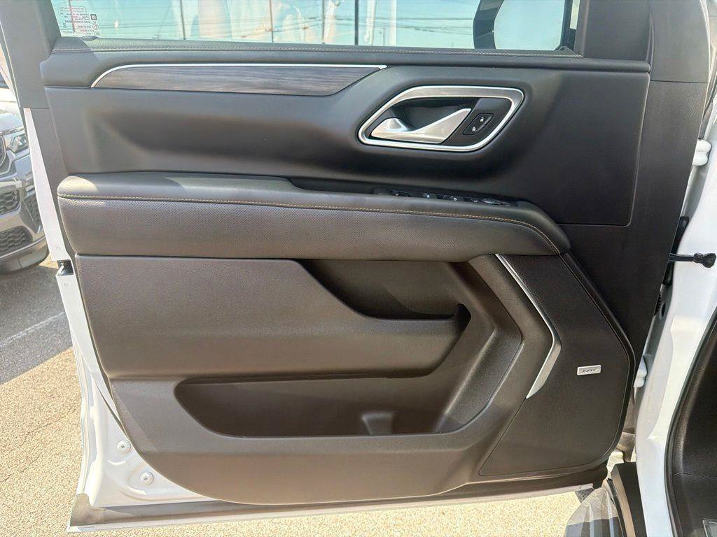 Used 2021 GMC Yukon SLT AWD/4WD image 32