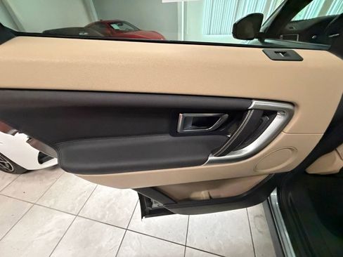 Used 2018 Land Rover Discovery Sport HSE AWD/4WD image 15