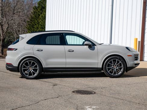 New 2026 Porsche Cayenne AWD/4WD image 9