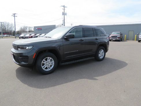 Used 2022 Jeep Grand Cherokee Laredo w/ Luxury Tech Group I image 6