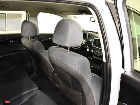 Used 2019 Kia Sorento FWD w/ LX Convenience Package image 42