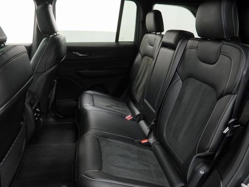 Certified 2025 Jeep Grand Cherokee Altitude image 19