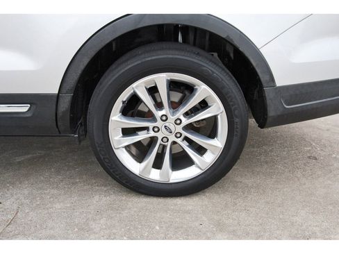 Used 2019 Ford Explorer XLT w/ Equipment Group 202A image 31