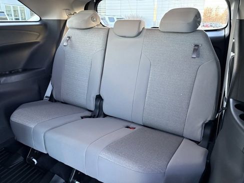 Used 2025 Toyota Sienna LE image 14
