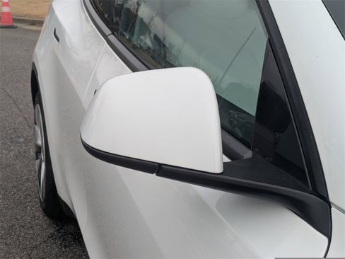 Used 2023 Tesla Model Y Long Range image 12