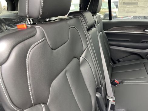 New 2025 Jeep Grand Cherokee L Limited w/ Black Appearance Package image 40