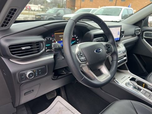 Certified 2022 Ford Explorer XLT w/ Equipment Group 202A image 6