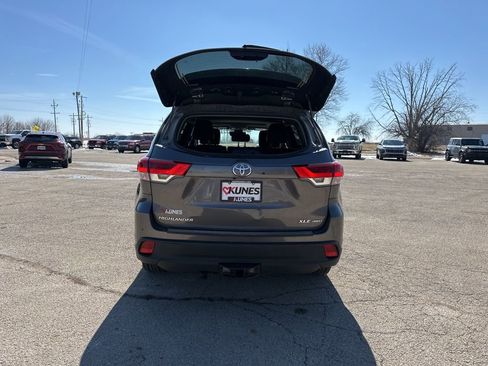 Used 2017 Toyota Highlander XLE AWD/4WD image 11