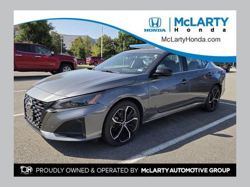 Used 2025 Nissan Altima 2.5 SR FWD image 1