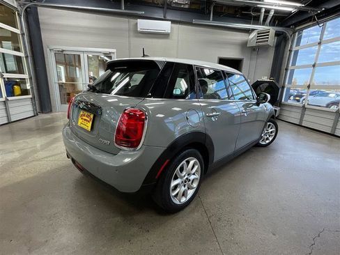 Used 2020 MINI Cooper 4-Door Hardtop image 5