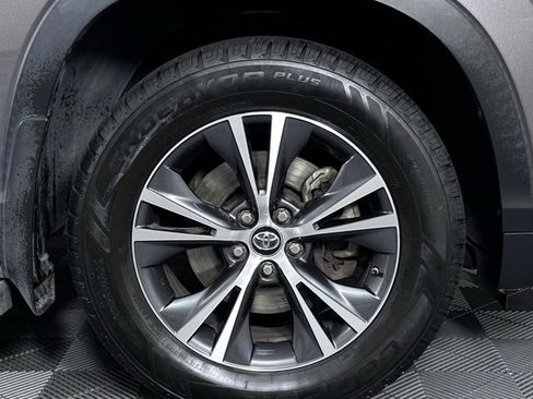 Used 2016 Toyota Highlander XLE image 10