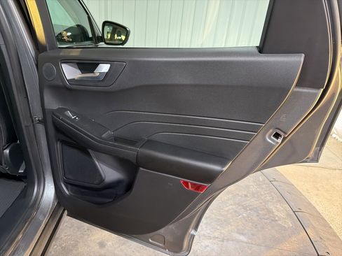 Used 2025 Ford Escape Platinum w/ Premium Technology Package image 18