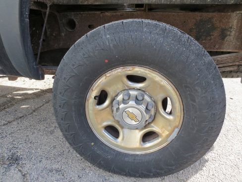 Used 2002 Chevrolet Silverado 2500 LT w/ Off-Road Skid Plate Pkg image 40