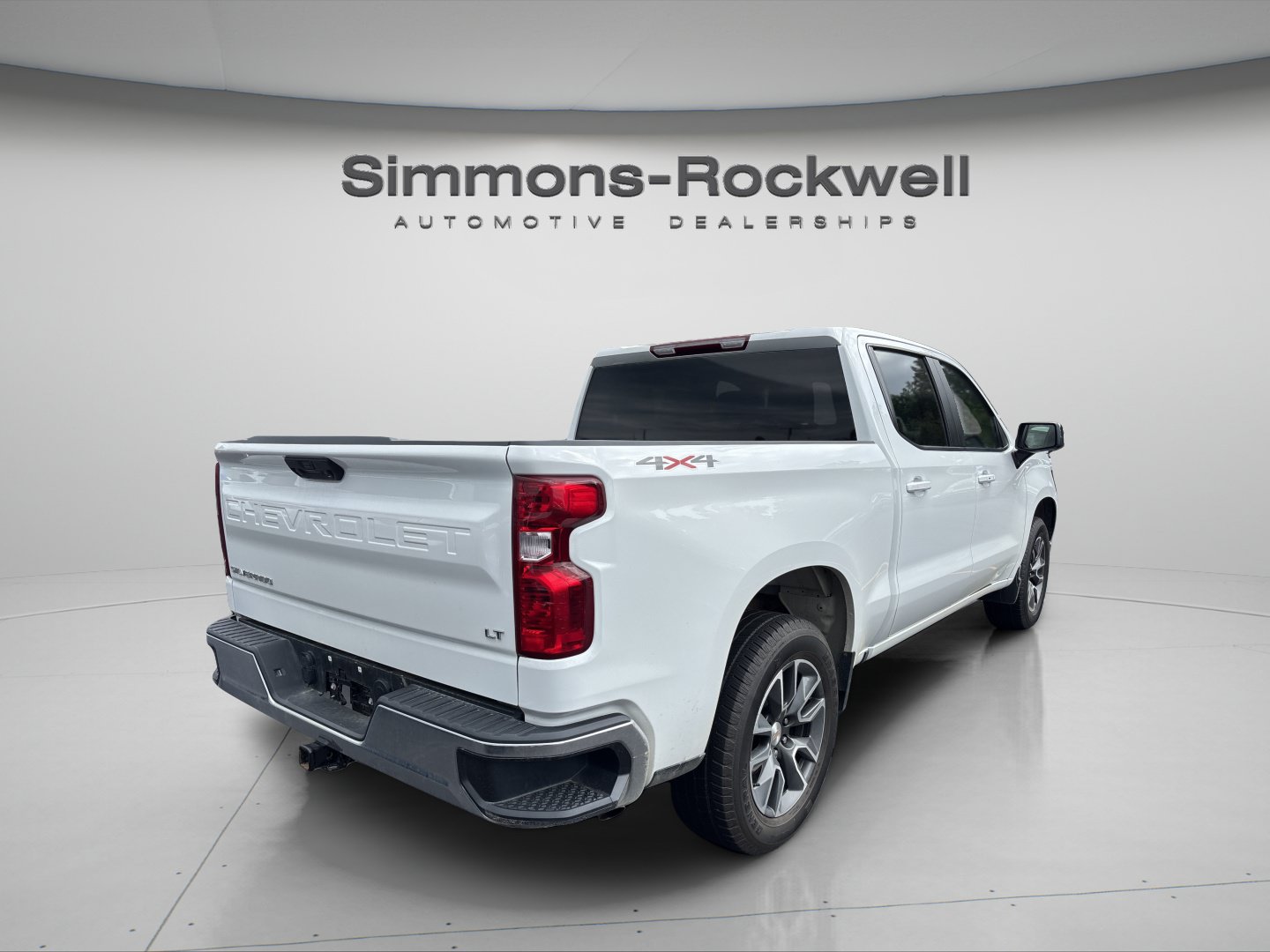Used 2024 Chevrolet Silverado 1500 LT AWD/4WD image 4