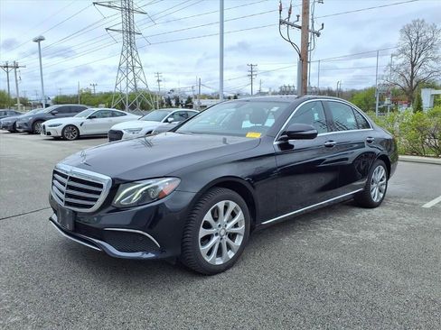 Used 2017 Mercedes-Benz E 300 4MATIC image 3