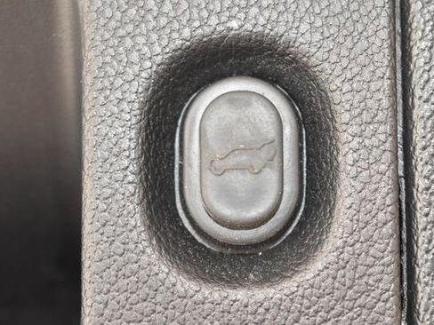Used 2018 Chevrolet Tahoe LT w/ Luxury Package AWD/4WD image 17