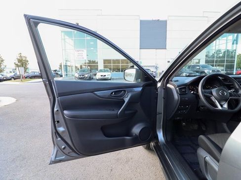 Used 2020 Nissan Rogue S image 37