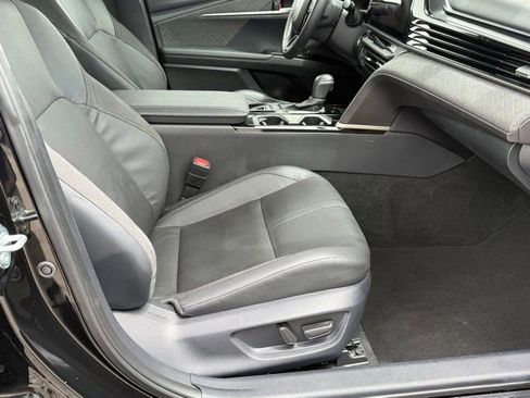 Used 2025 Toyota Camry XLE FWD image 15
