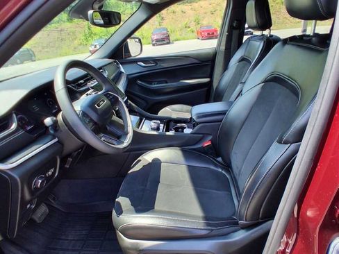 Used 2023 Jeep Grand Cherokee L Laredo AWD/4WD image 10