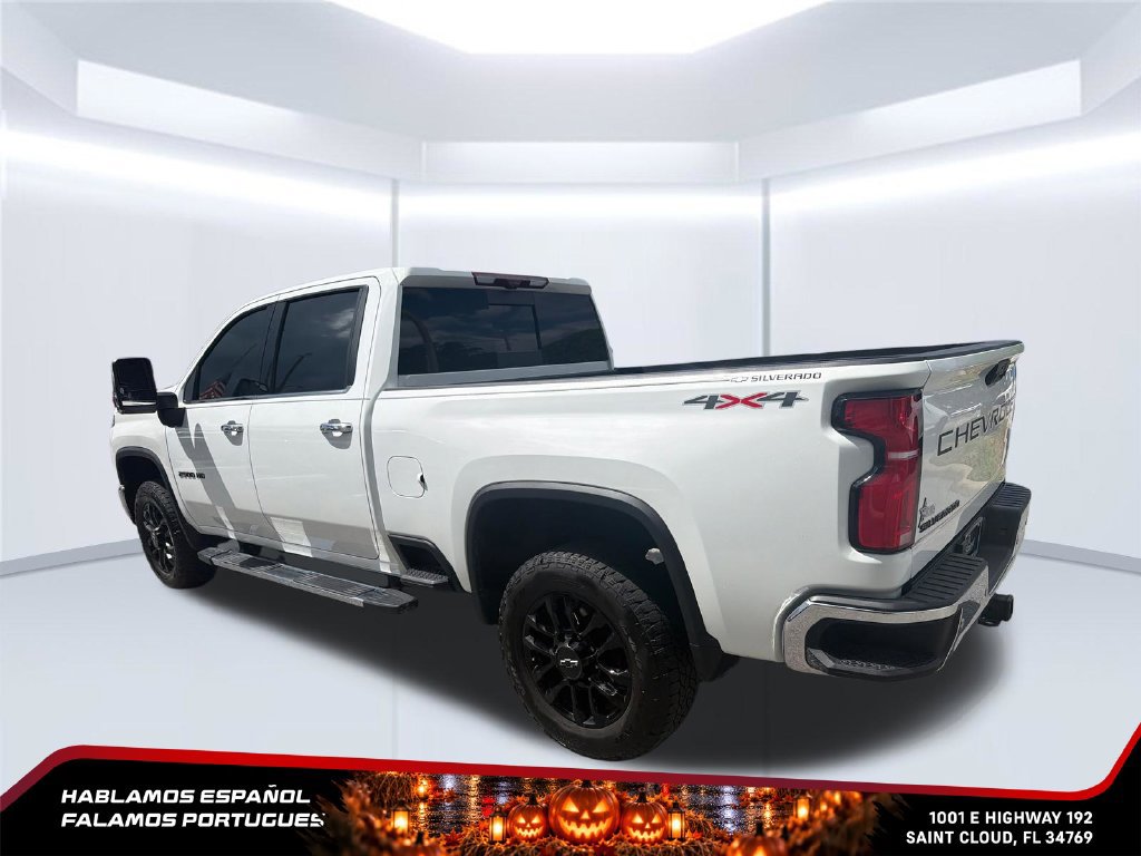Used 2025 Chevrolet Silverado 2500 LTZ w/ LTZ Premium Package AWD/4WD image 3