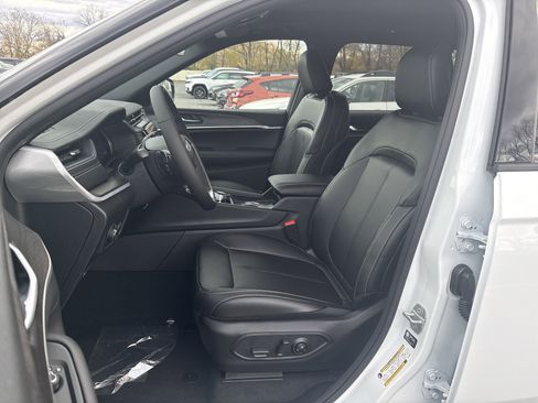 New 2025 Jeep Grand Cherokee L Limited image 17