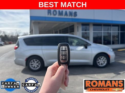 Used 2024 Chrysler Pacifica Touring-L FWD image 26