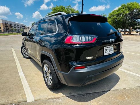 Used 2019 Jeep Cherokee Latitude Plus FWD image 6