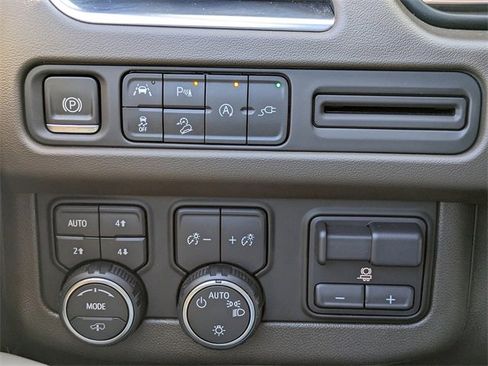 Used 2021 Chevrolet Suburban Z71 w/ Z71 Off-Road Package image 25