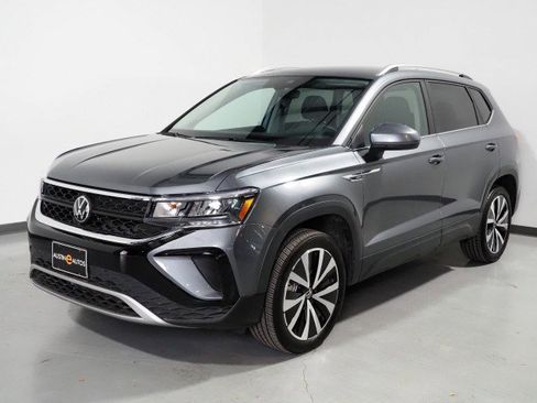 Used 2024 Volkswagen Taos SE image 9