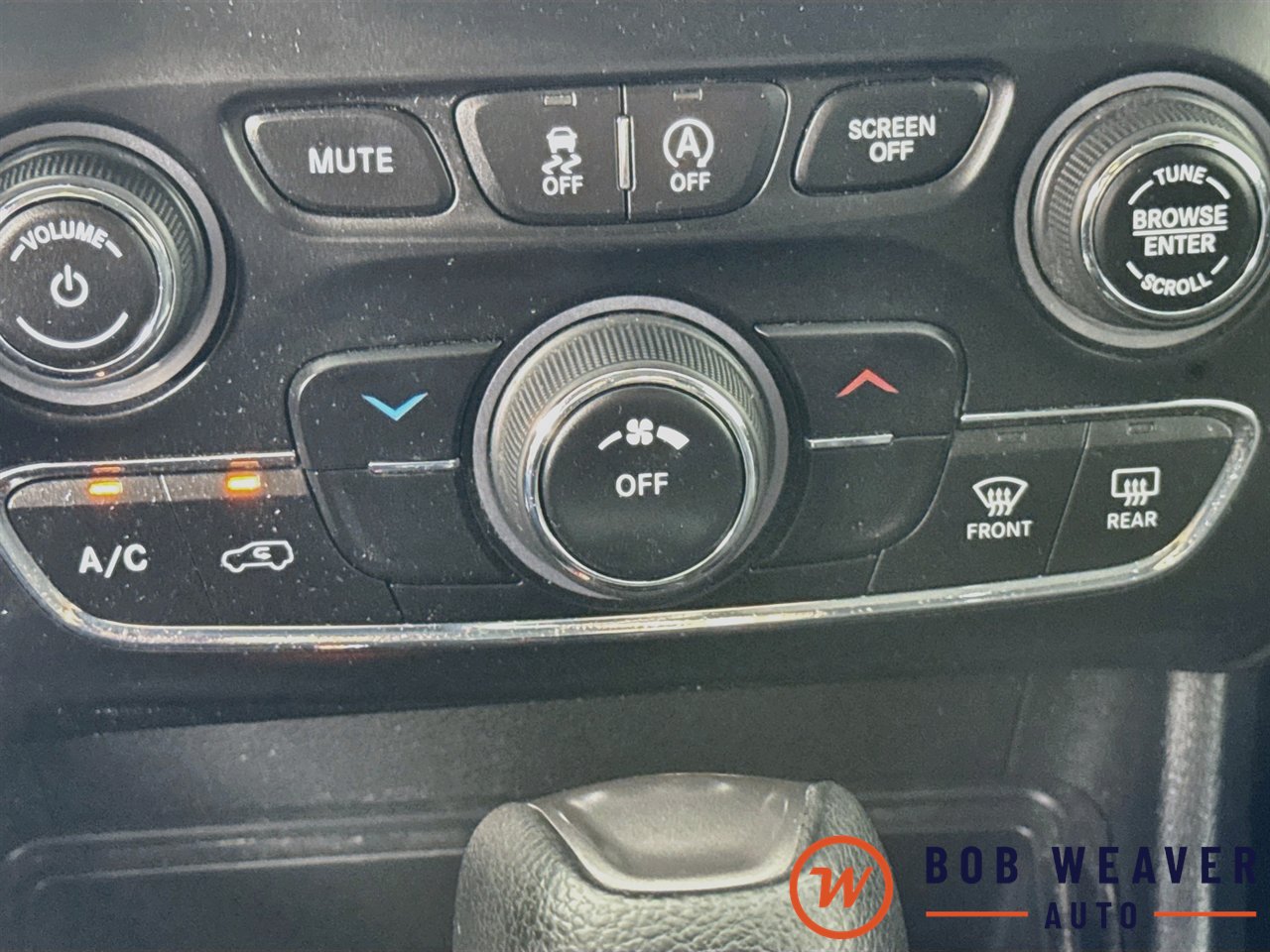 Used 2019 Jeep Cherokee Latitude w/ Cold Weather Group AWD/4WD image 25