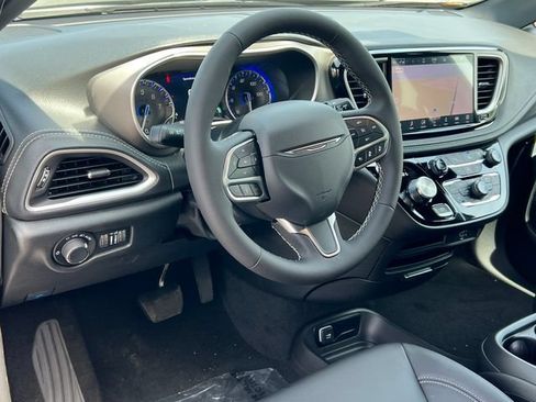 New 2027 Chrysler Pacifica Select w/ Family Tech Group AWD/4WD image 17