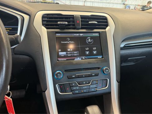 Used 2016 Ford Fusion SE FWD image 12