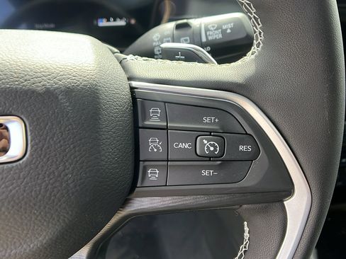 New 2025 Jeep Grand Cherokee L Laredo image 23