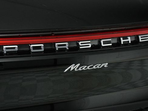 New 2026 Porsche Macan image 22