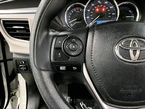 Used 2015 Toyota Corolla LE FWD image 24