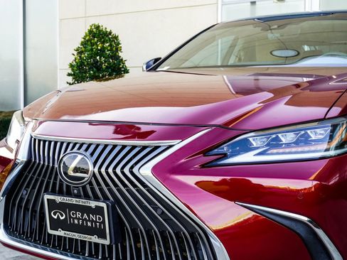 Used 2020 Lexus ES 350 Ultra Luxury w/ Accessory Package 2 FWD image 2