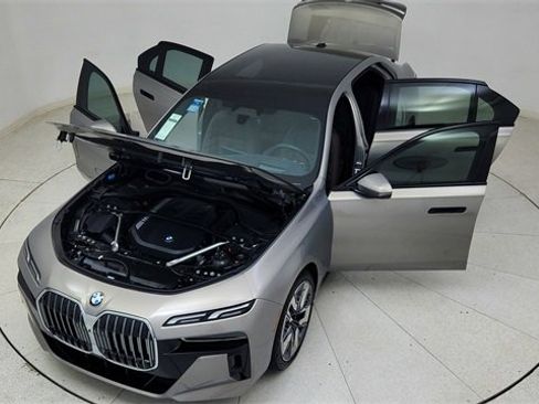 Used 2024 BMW 740i image 82