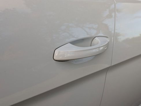 Used 2024 Volkswagen Atlas SE w/ Panoramic Sunroof Package image 7