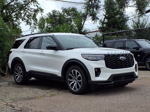 Certified 2025 Ford Explorer ST-Line AWD/4WD image 1