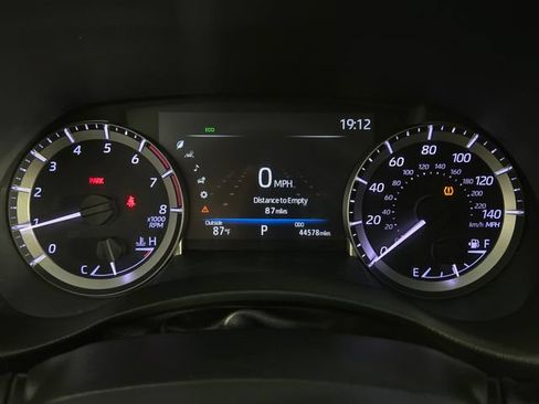 Used 2023 Toyota Highlander LE FWD image 22