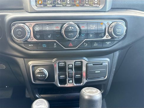 Used 2023 Jeep Wrangler Unlimited Sahara w/ Cold Weather Group image 17