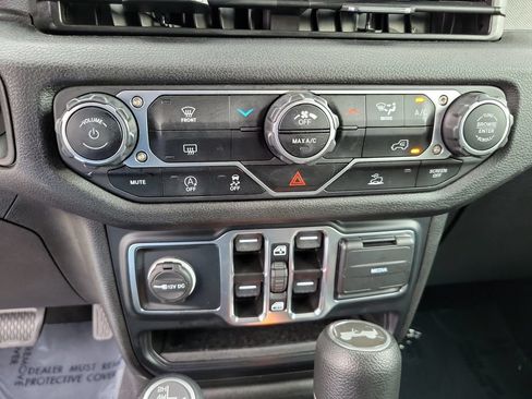 Used 2024 Jeep Wrangler Unlimited Sport AWD/4WD image 27