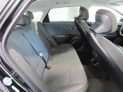 Used 2025 Kia K4 FWD image 32