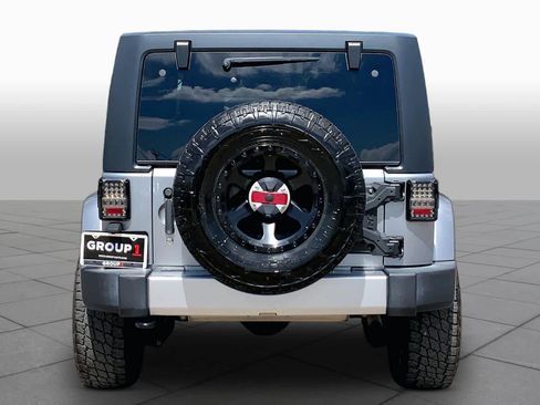 Used 2015 Jeep Wrangler Unlimited Sahara w/ Dual Top Group AWD/4WD image 5